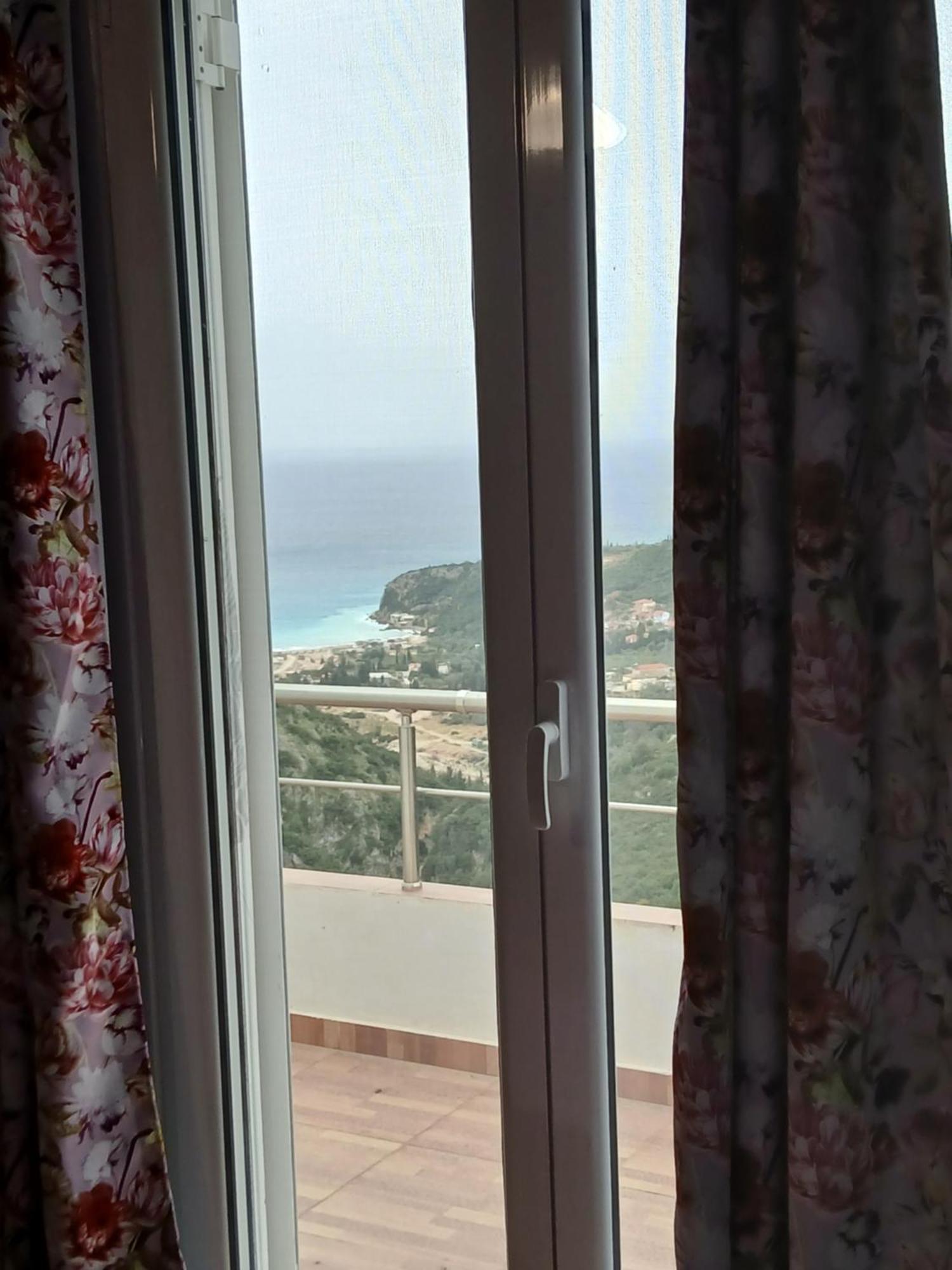 Tolis Rooms Himarë Dış mekan fotoğraf