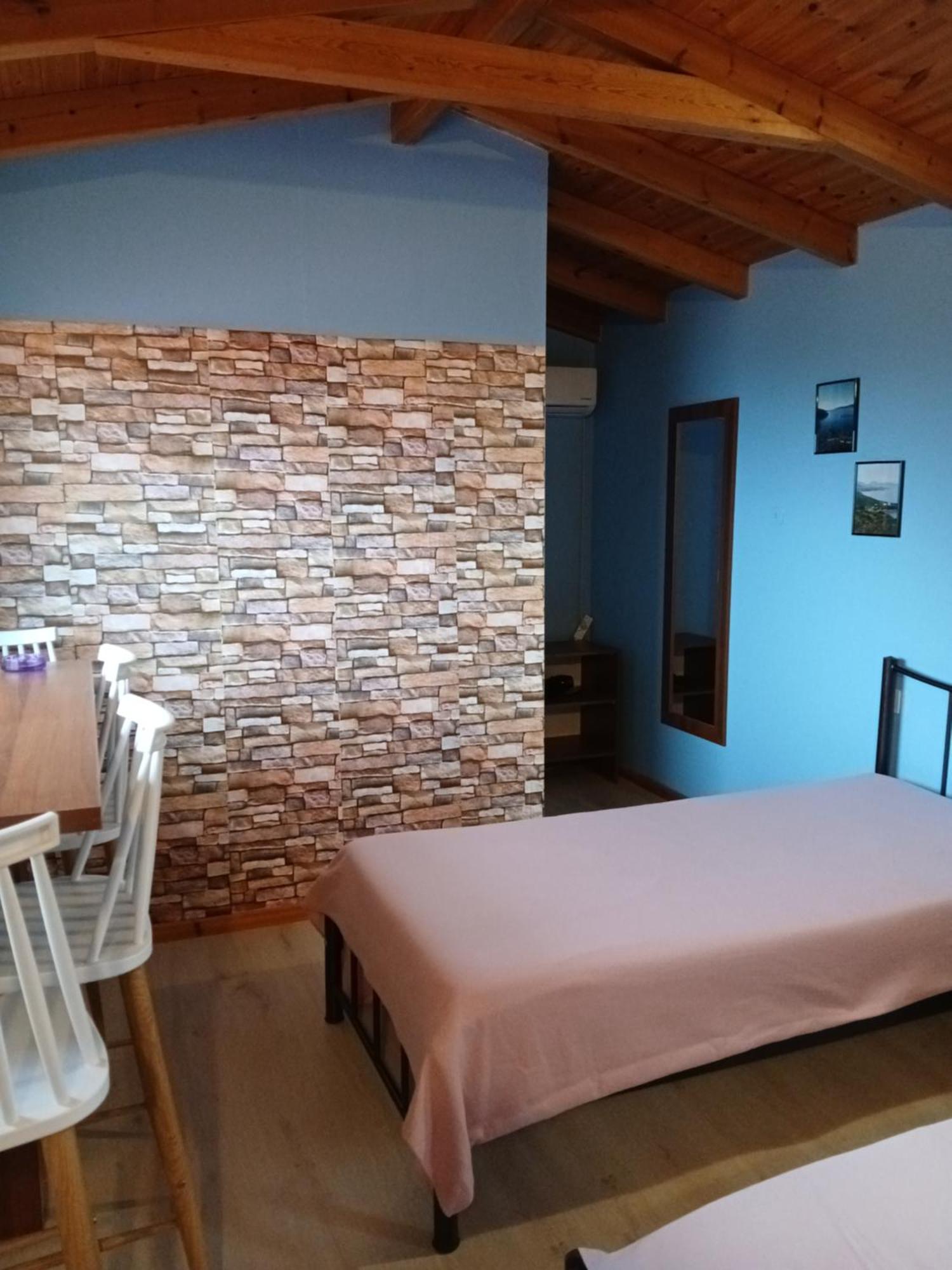 Tolis Rooms Himarë Dış mekan fotoğraf