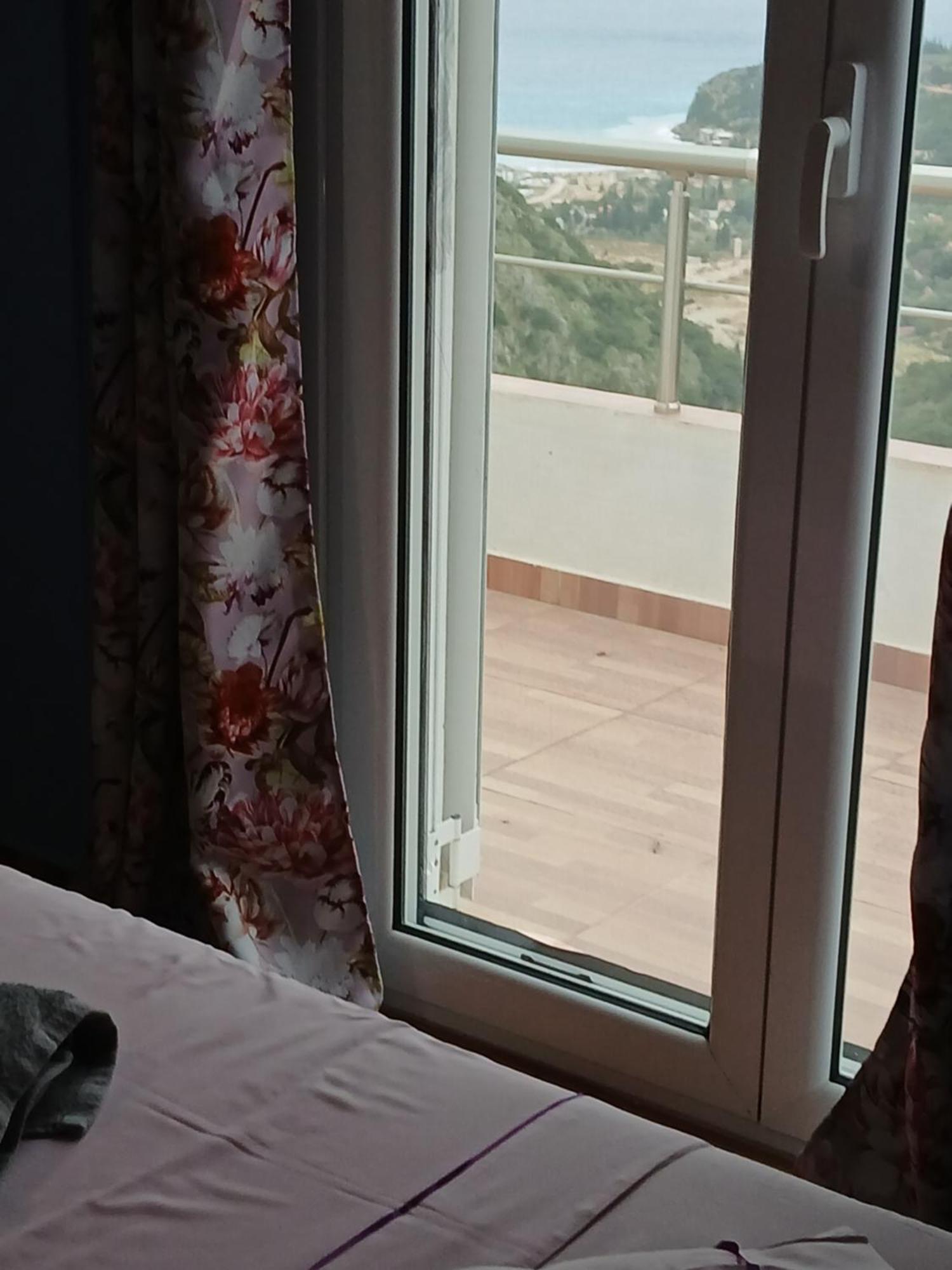 Tolis Rooms Himarë Dış mekan fotoğraf